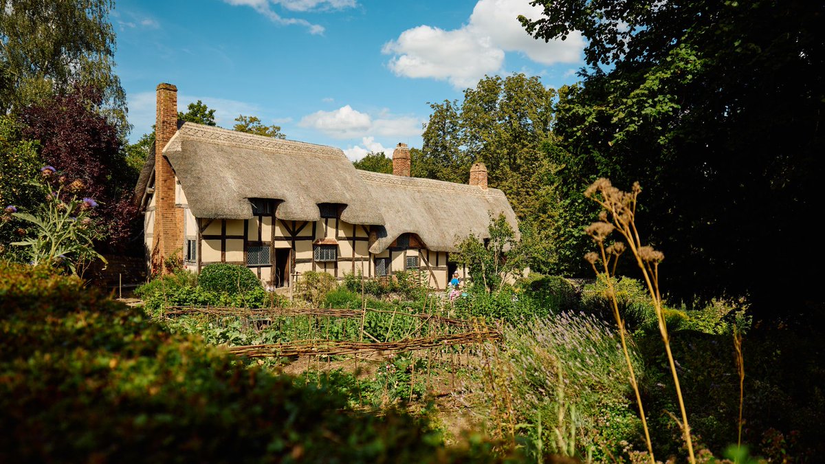 ShakespeareBT's tweet photo. Happy New Year, we can't wait to welcome you in 2024🎆 https://t.co/UqWlmzQ93o