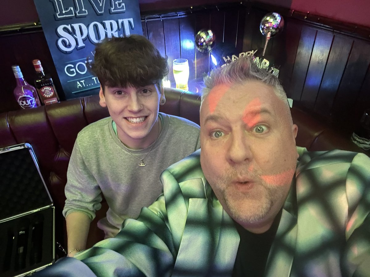 andytrain's tweet photo. Happy New Year - fun night working with #BenParry in Hull #AvenuePub Thank you! https://t.co/RqMXXO8ej3