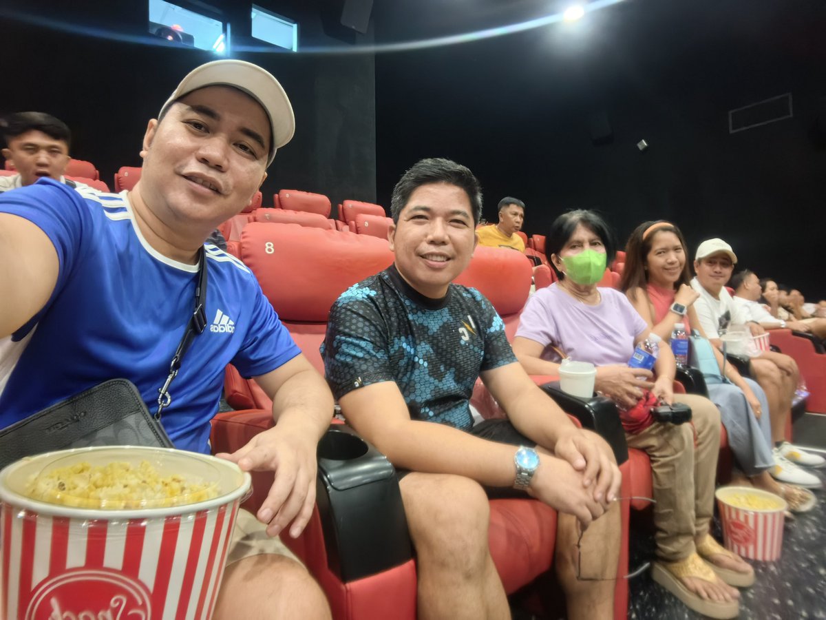 apo_explorer's tweet photo. Sulit na sulit ang  Rewind. Ang ganda. No dull moment. Ang ganda ng flow ng story and scoring. Akala ko heavy drama cia. Hindi pala. Perfect ang timing ng pasok ng comedy ni Joross Gamboa at Pepe Herrera.

#RewindMMFF2023 
#Rewind2023 
#Rewind https://t.co/FHqM4oFIOk