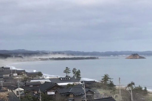 SAKETUBER's tweet photo. 見附島も対岸も想像を絶する光景。 https://t.co/iiMBJiw3D7