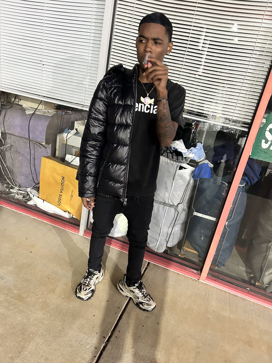 4evasuckafree_'s tweet photo. happy new year https://t.co/fOy7SNQOiT