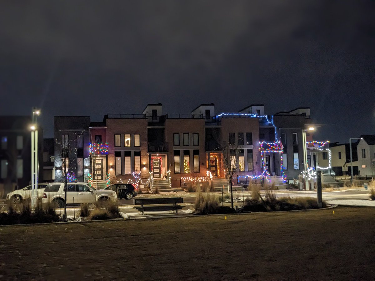 yegpablo's tweet photo. As #2023 draws to a close, thought I'd recognize how our small block showed up this #holiday season with a good light display. #blatchfordyeg is thriving despite the naysayers! Here's to more prosperity in #2024NewYear #edmonton #yeg https://t.co/9BVvFnhTpR