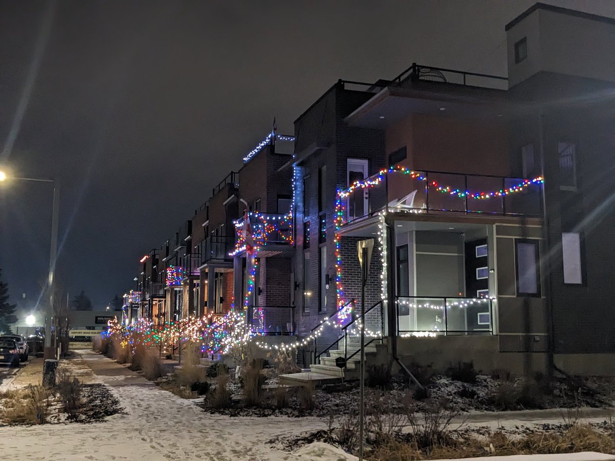 yegpablo's tweet photo. As #2023 draws to a close, thought I'd recognize how our small block showed up this #holiday season with a good light display. #blatchfordyeg is thriving despite the naysayers! Here's to more prosperity in #2024NewYear #edmonton #yeg https://t.co/9BVvFnhTpR