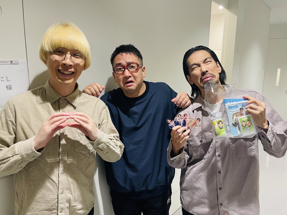 jinrikisha_PR's tweet photo. 【🚨真空ジェシカ出演情報🚨】

1/1(月)放送
日本テレビ
「笑神様は突然に・・・  2024元日SP」

ありがとうございました！

最も笑神様が降りたシーンは、
『何かに取り憑かれて、
コンビニに走る川北』でした！☺️✨🎊🎊
（本当にガチで購入しています....！）

2024、幸先が良いです！🐲✨

#真空ジェシカ 
#笑神様 
#笑神様は突然に