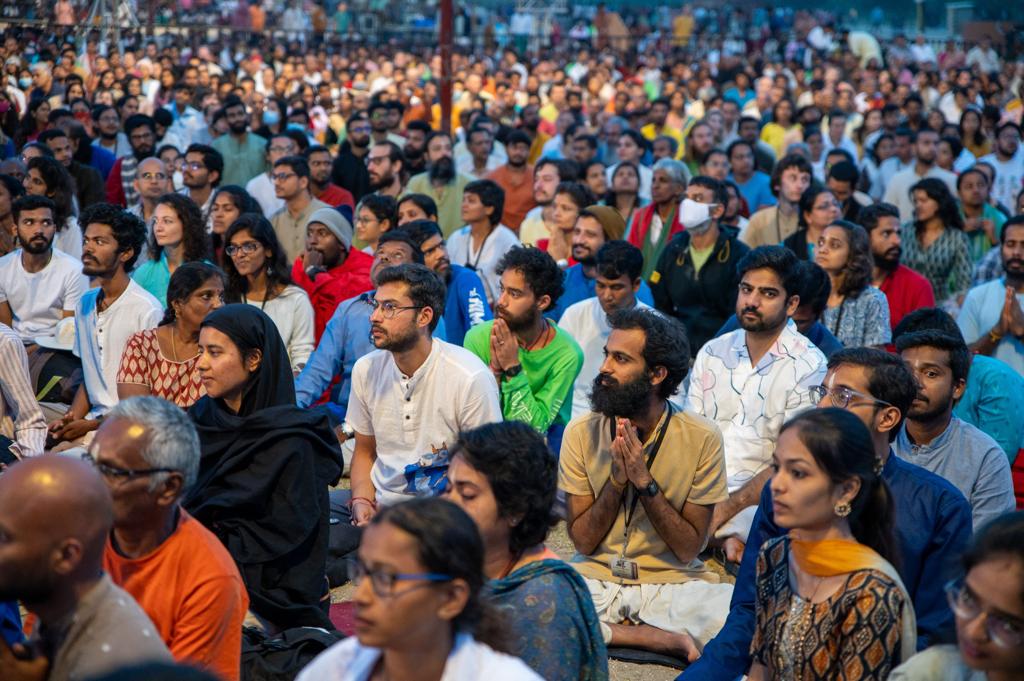 SadhguruJV's tweet photo. This upcoming year, make this commitment that you will become a full-fledged Being, not a creature with compulsive reactions to life but a being who creates what you want for yourself and everybody around you. Best wishes and blessings for the New Year. -Sg #ConsciousPlanet #HappyNewYear2024