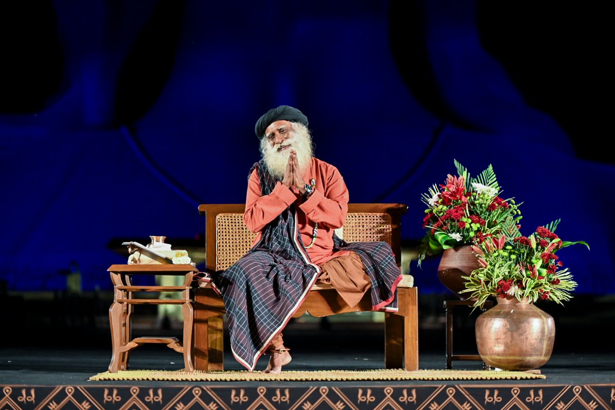 SadhguruJV's tweet photo. This upcoming year, make this commitment that you will become a full-fledged Being, not a creature with compulsive reactions to life but a being who creates what you want for yourself and everybody around you. Best wishes and blessings for the New Year. -Sg #ConsciousPlanet #HappyNewYear2024