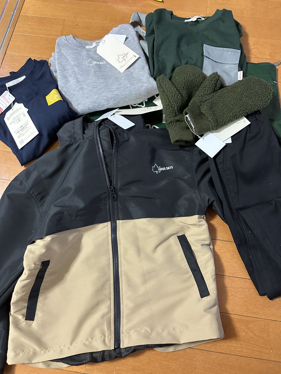 gohoubi_choice's tweet photo. しまむらの初売りでロゴスの福袋6点セットを3,000円でGET！学校で大活躍&amp;ヘビロテします。普通に買うとアウターだけでも3,000円しますよね。すぐに売り切れていたので無事買えて良かった☺️私用のレディース福袋も欲しかったのですが、サイズが無くて泣く泣く断念🥲来年はもっと早い時間に行くぞ。 https://t.co/4HHhn4Rx2o