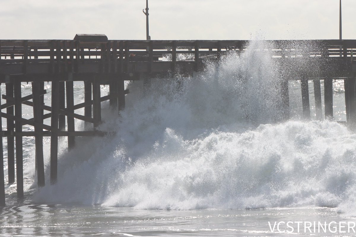 VCStringer's tweet photo. (12/30/2023) Crowds gathered along the Ventura coast yesterday to observe the large waves. Several units, including VCSO’s “MedCat,” were also staged for potential rescues. 

(2/2) #VCStringer #Ventura https://t.co/riCCoUjVxi