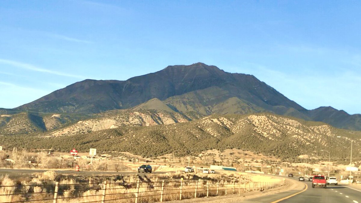 positive4sure's tweet photo. Nice Mountain View! Utah. December 2023. 
 #mountains #mountain #mountainlovers #utahmountains #coolview #haveaniceevening #pleaselike #pleaseshare #thankyou #positive4sure #PleaseRT #utah https://t.co/uV25U02uKF