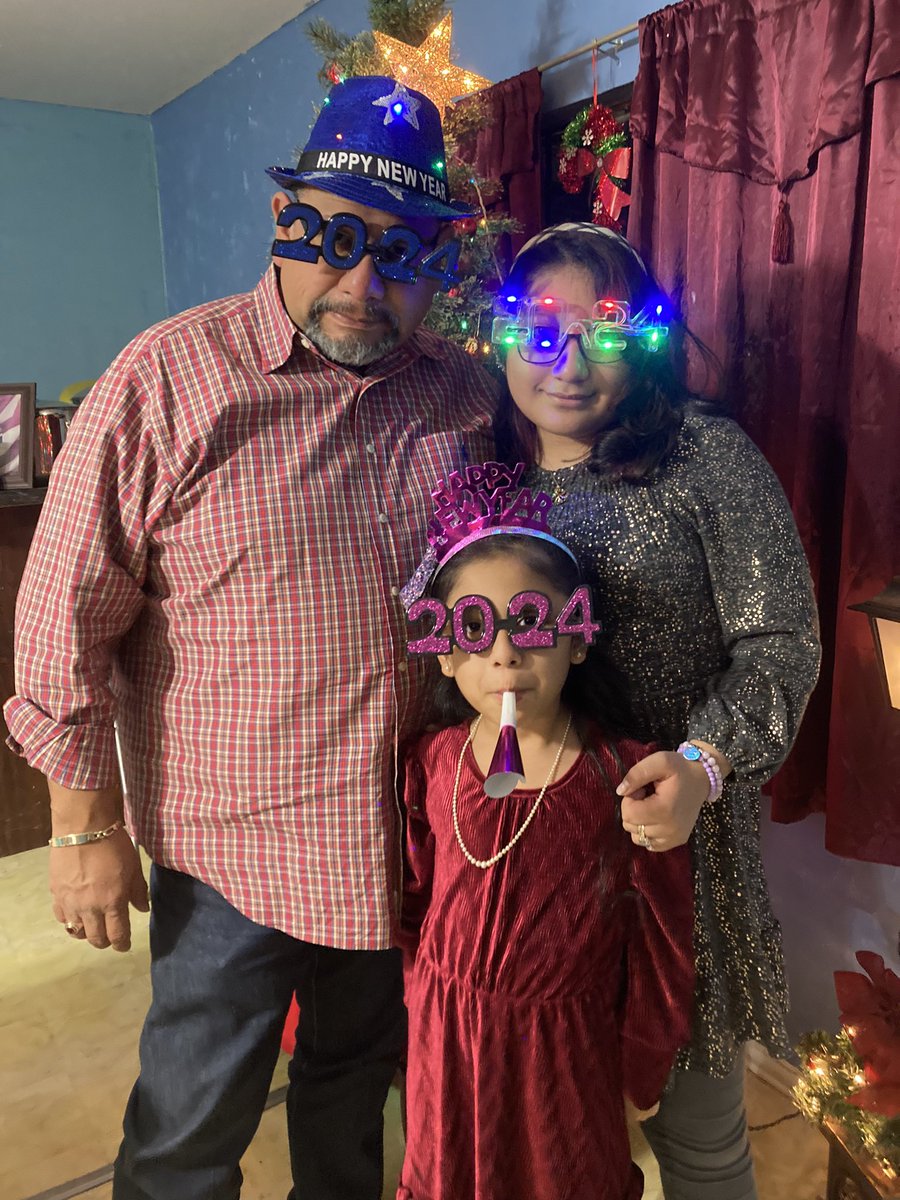 Happy New Years from the Tapia family in Oak Cliff, TEXAS!