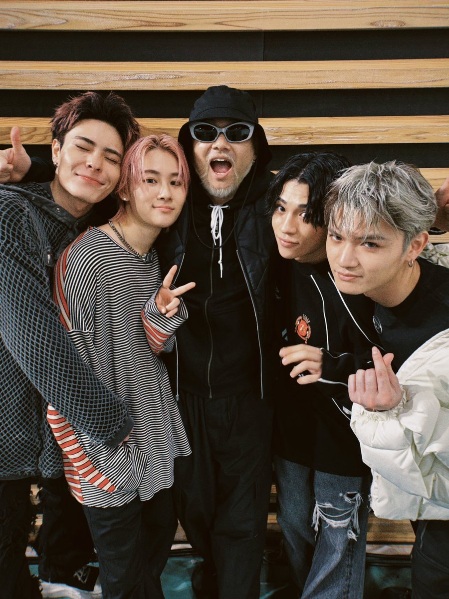 WOLFHOWLHARMONY's tweet photo. 🎍Happy New Year🎍

2024年も
WOLF HOWL HARMONY
そしてチームウルフを
何卒よろしくお願いいたします

❤️‍🔥🐺🐺🐺🐺❤️‍🔥

いつも支えてくださる皆さまと
沢山の景色を共有して
沢山の思い出をつくっていけたら嬉しいです!!!

#WOLFHOWLHARMONY #WHH 
#HappyNewYear #DJDARUMA さん https://t.co/oqzNi11R31