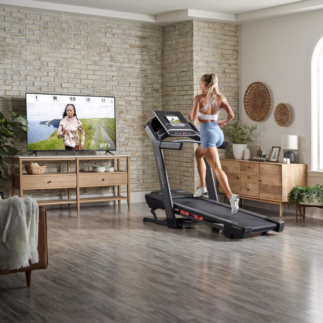 ProFormFrance's tweet image. Passez au niveau supérieur avec le nouveau tapis de course Carbon TLX ✨

l8r.it/w80D 🔗

#ProForm #ProFormFitnessFR #iFIT #tapisdecourse #velo #rameur #elliptique #fitness #workout #france #homegym #running #wellness #entrainement