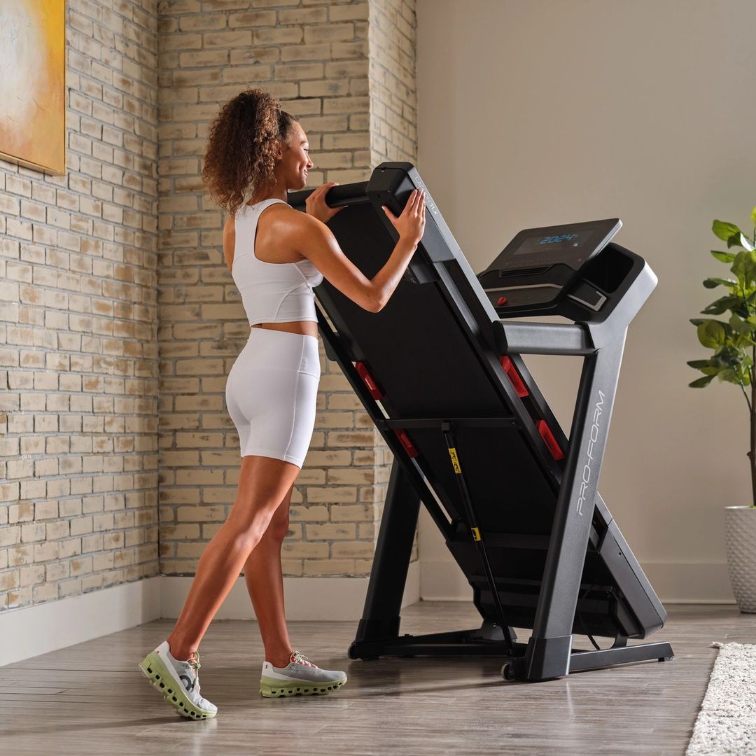 ProFormFrance's tweet image. Passez au niveau supérieur avec le nouveau tapis de course Carbon TLX ✨

l8r.it/w80D 🔗

#ProForm #ProFormFitnessFR #iFIT #tapisdecourse #velo #rameur #elliptique #fitness #workout #france #homegym #running #wellness #entrainement