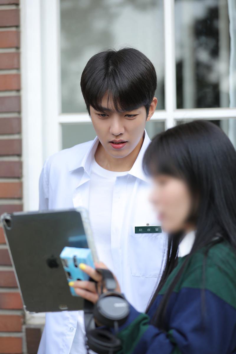 loey_827_yeol's tweet photo. 추억 속의 첫사랑 성열 선배님 사진이라니.....🥺🥺🥺🥺🥺🥺🥺 https://t.co/abIc1uWZ6F