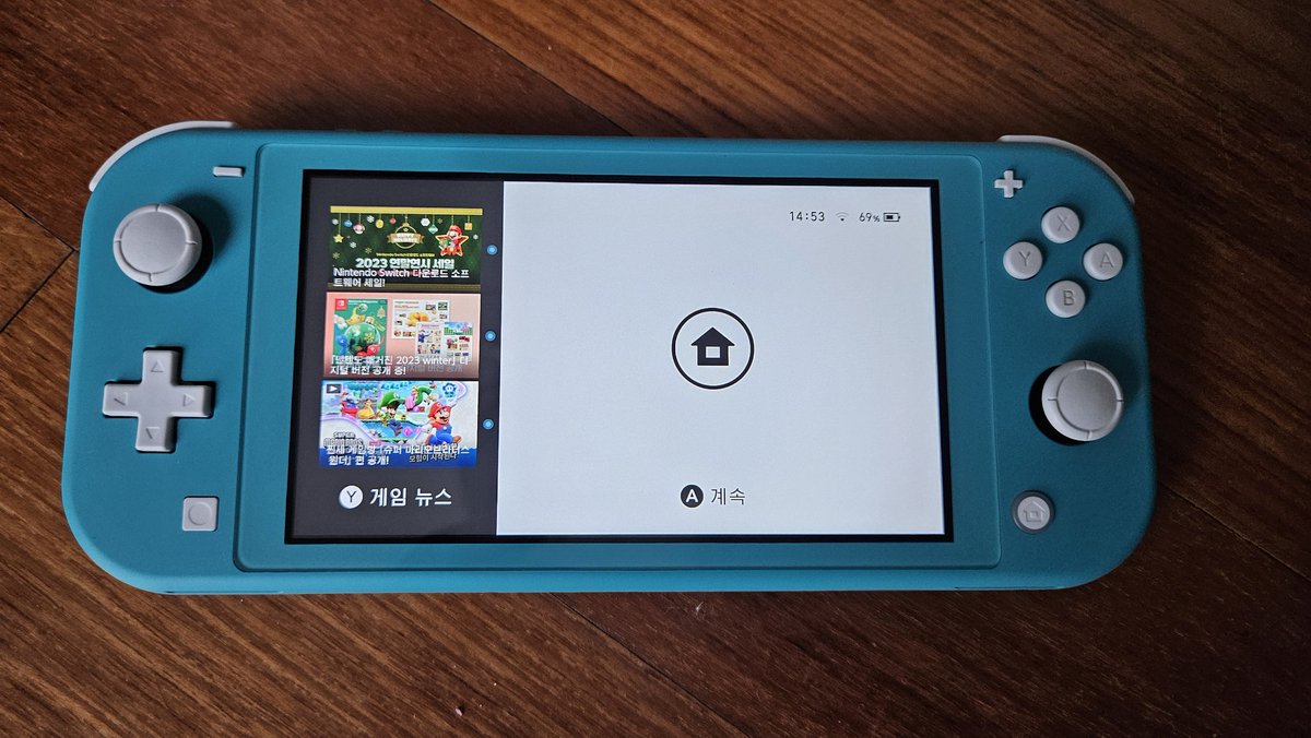 닌텐도스위치 취미 접습니다
여기에서 나온 게임은 금새 질리고 재미가 없어지고 그리고 배터리도 너무 안좋아서 그런지 금방 방전되네요
닌텐도스위치 접고 플스로 갈아탑니다