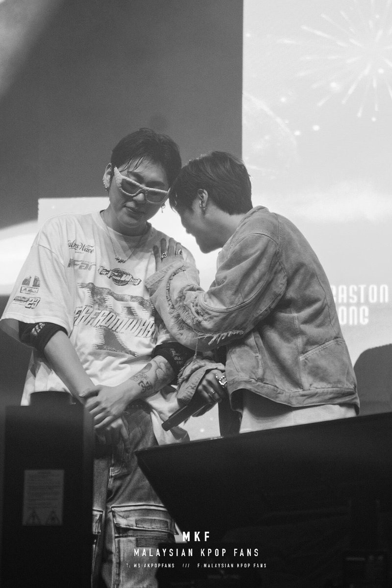 msiakpopfans's tweet photo. [📸] 231231 Neon Dreams 2024 Countdown Music Festival 🎆 

🫶🫶

#NeonDreams #CityOfHope #ZICO #지코 #JUNNY #주니 #ZICOinMY #JUNNYinMY https://t.co/4Pg5qoOAql