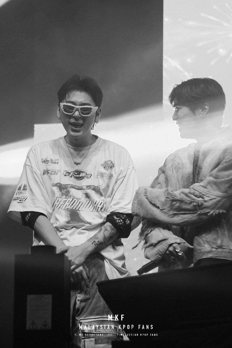 msiakpopfans's tweet photo. [📸] 231231 Neon Dreams 2024 Countdown Music Festival 🎆 

🫶🫶

#NeonDreams #CityOfHope #ZICO #지코 #JUNNY #주니 #ZICOinMY #JUNNYinMY https://t.co/4Pg5qoOAql