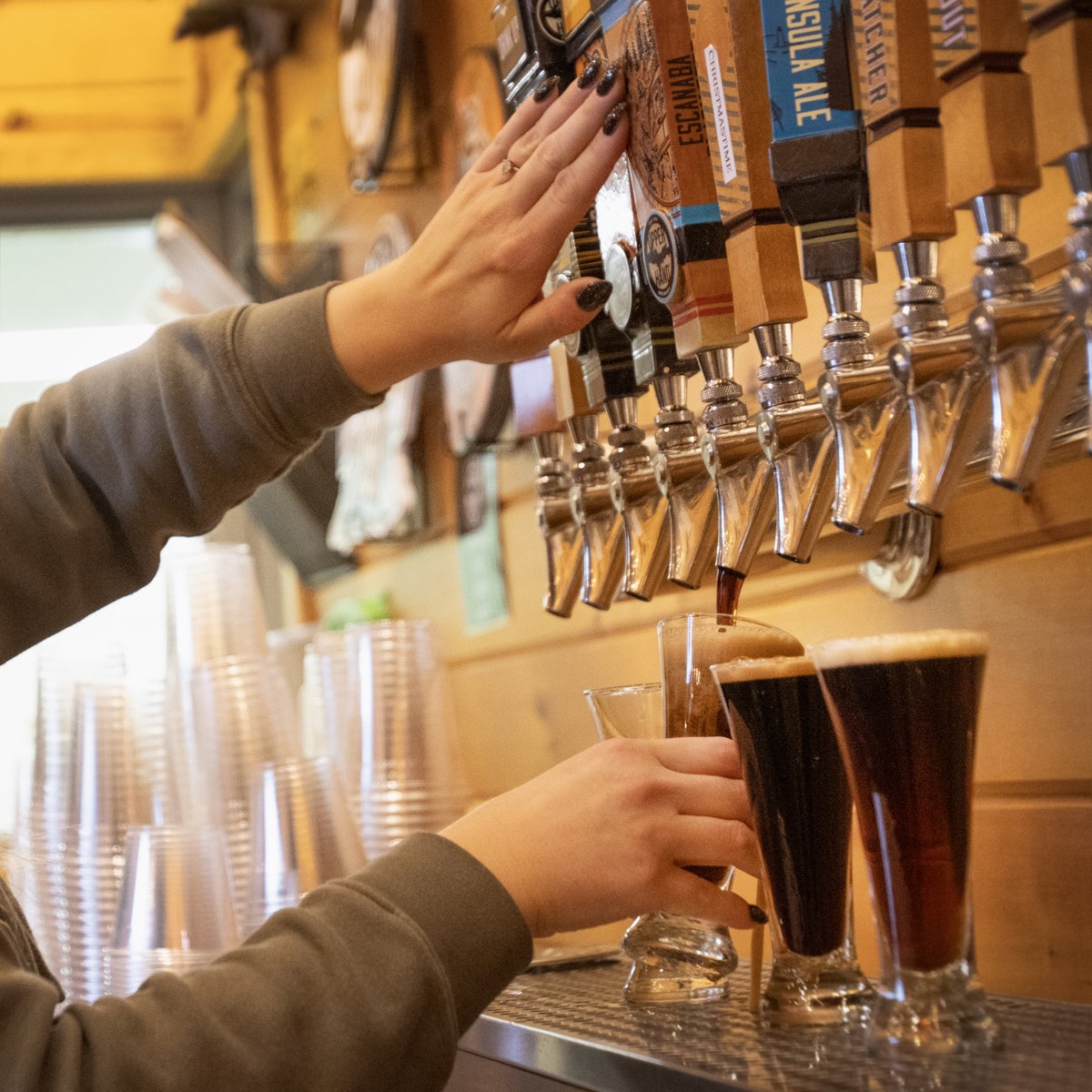 Happy New Year! 🍻✨ If you're in the area, kick off 2024 with some tasty beers and savor the flavor of new beginnings! 🎉 Cheers, eh!