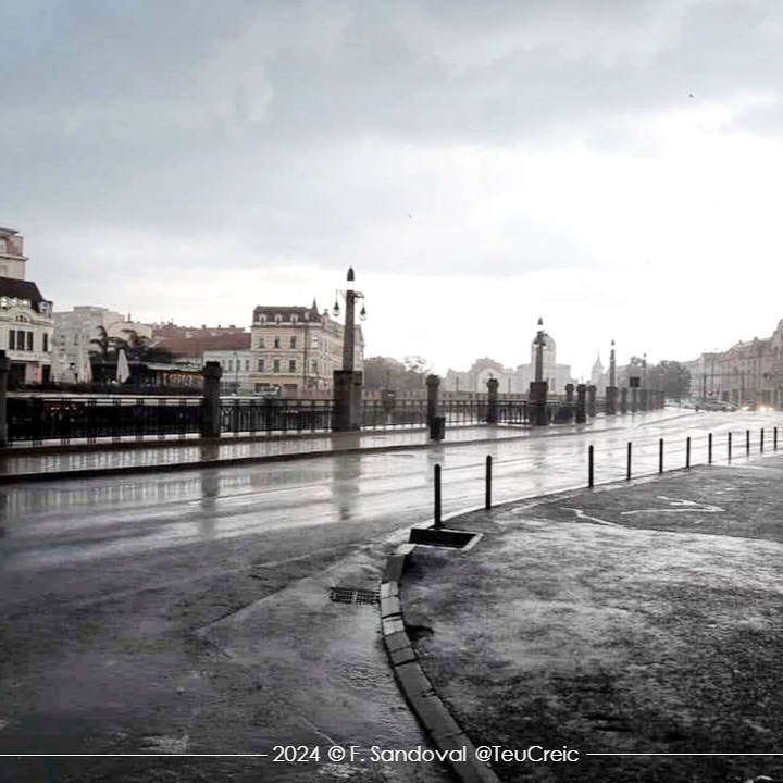 ...En estos días grises por falta de sol, desgastados por la lluvia, faltos de atractivo,...
•
AUTOR: #SergioPitol, #ElTercerPersonaje, p. 118
•
IMAGEN: Tengo mi propio fragmento, es un breve pasaje de vida. Es un día gris, como el cielo que cubre a Oradea 🇷🇴
•
#LeeUnLibro 📖