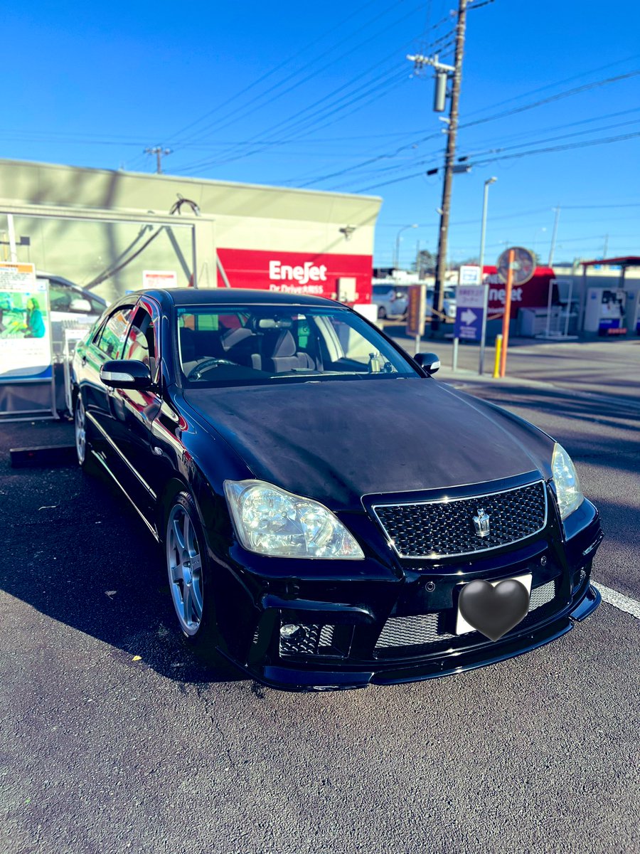 masato_f19's tweet photo. 6回目の車検
ボディは日焼け、コンピューター系もバグってきた、内装も剥がれてきた、18万5000キロ、いくら掛けたかわからない
　
でもまだまだ元気😀
今は全然乗ってないけど、お出かけする時の相棒には変わりなし。

爆発するまで大事にメンテナンスしっかりしてずっと乗り続けます。

あけおめ🐉 https://t.co/riixVQ2ZMh