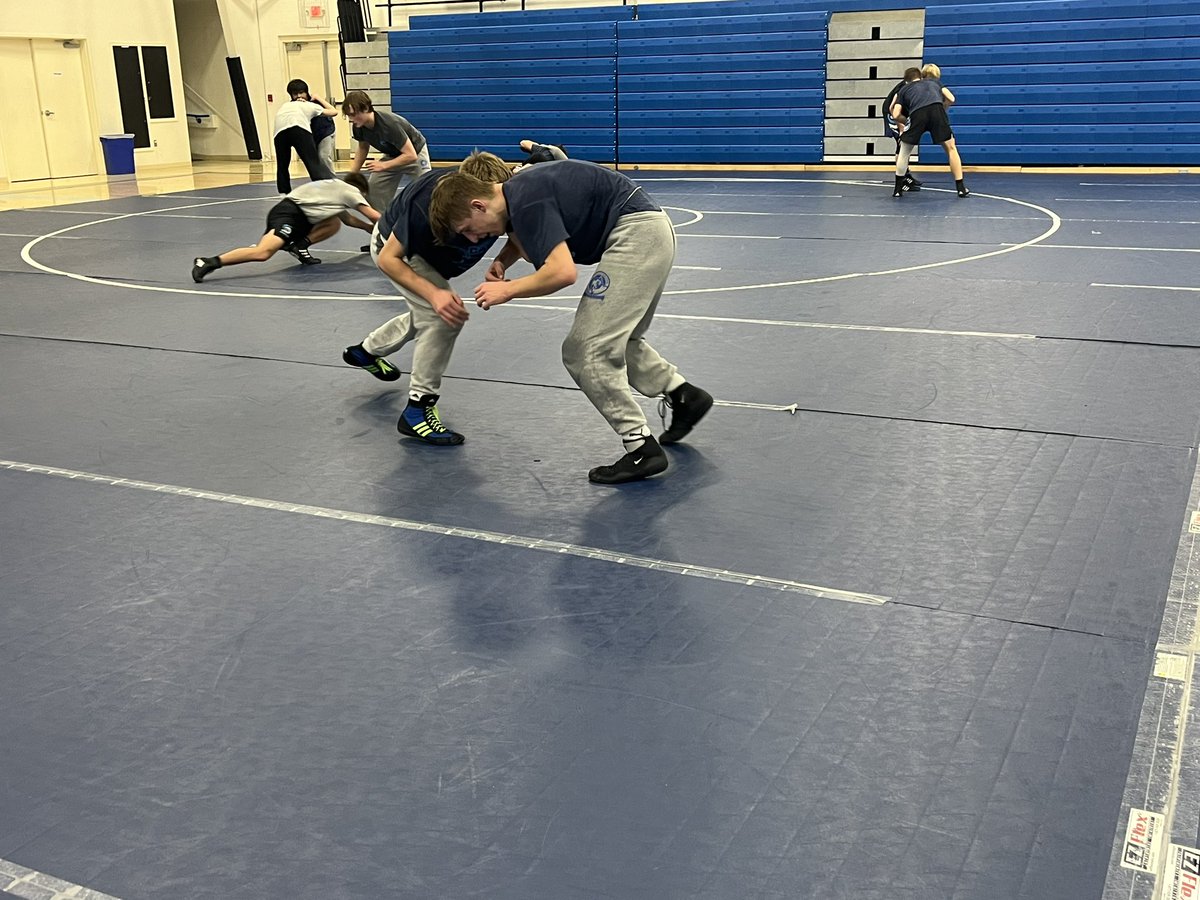 SCC_wrestling's tweet photo. HAPPY NEW YEAR practice here at SCC! 
Men’s &amp; Women’s teams started off the new year grinding tuff at the Truman Center! 

📍Truman 

#NJCAA #GoBobcats #ChooseSCC https://t.co/2WTNihCOzg
