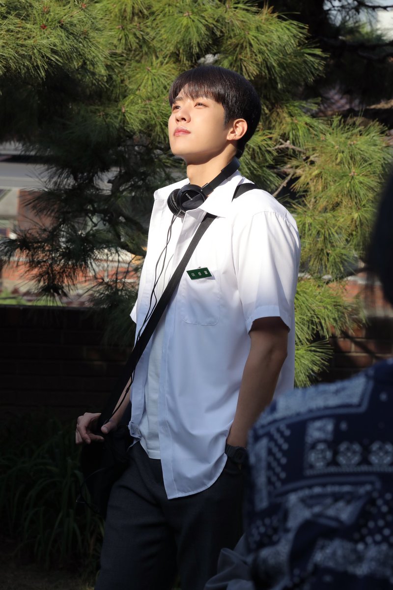 solaceifnt's tweet photo. look it’s shin woohyun and hwang sungyeol guys https://t.co/DC9bhn65R0