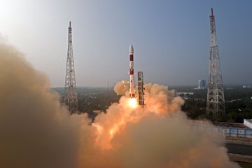 TheNewIndian_in's tweet photo. FLASH: Visuals the successful launch of XPoSat satellite, marking the start of 2024.
#XPoSATLaunching #XPoSatMission https://t.co/JrY2iDnKlK