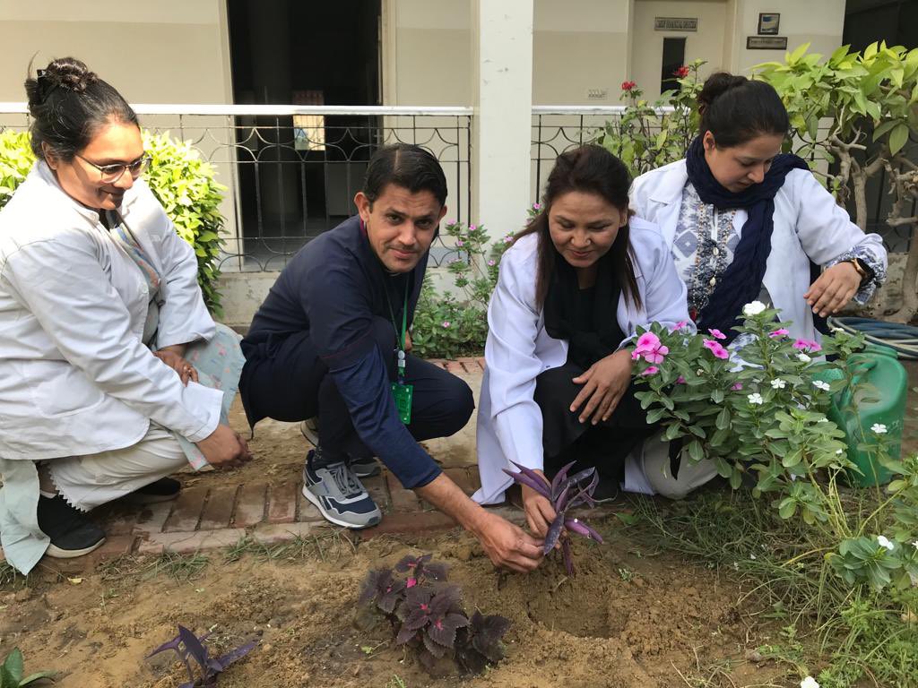 KarwanHayat's tweet photo. Welcoming 2024 with unity, growth, and the promise of better days ahead. Together, with our incredible medical staff, supportive friends and resilient patients, we're sowing the seeds of positivity and wellness.

#newyearnewbeginnings #healingthroughgreenery #karwanehayat2024 https://t.co/RtqN0SQRic