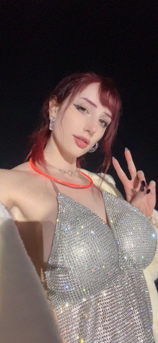 Happy new year everyone c: 💗🥳 https://t.co/bpu5c01jaI