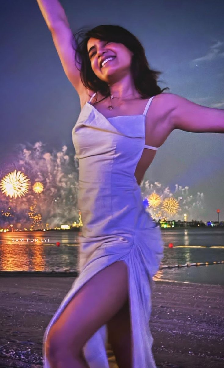 GCvKwDzbQAA-y1B?format=jpg&name=medium