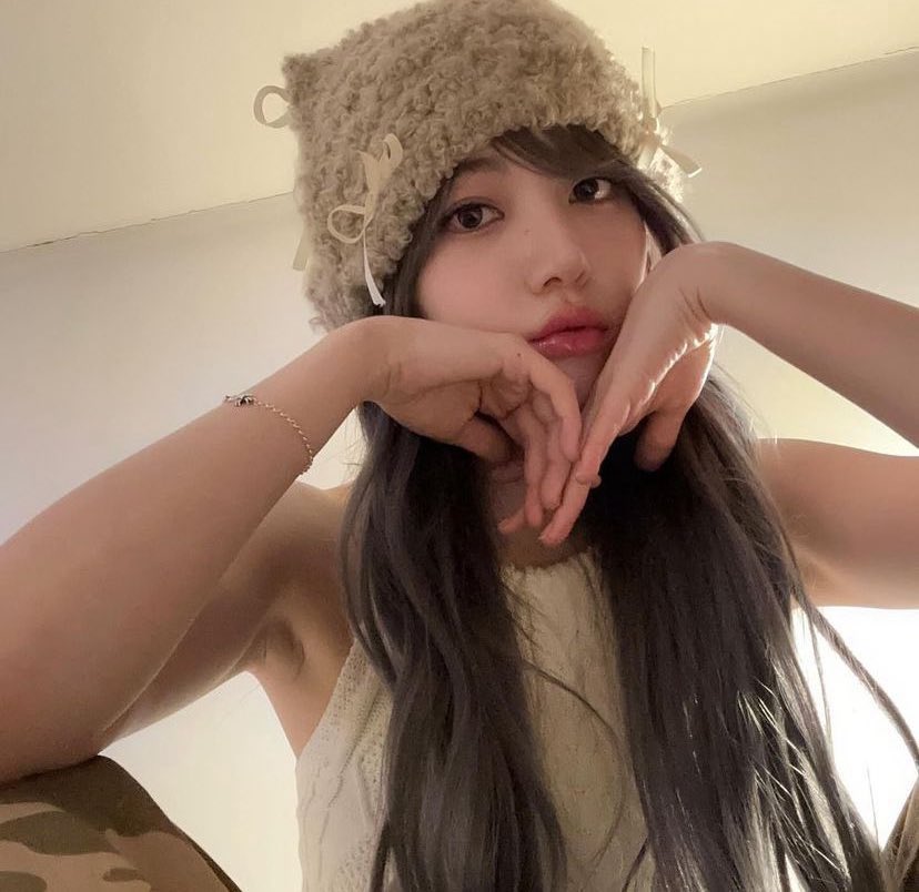 아니 모자 생김새가 누가봐도 샄떤여자가 떠준거잖아 ㅋㅋㅋㅋㅎㅎㅎ