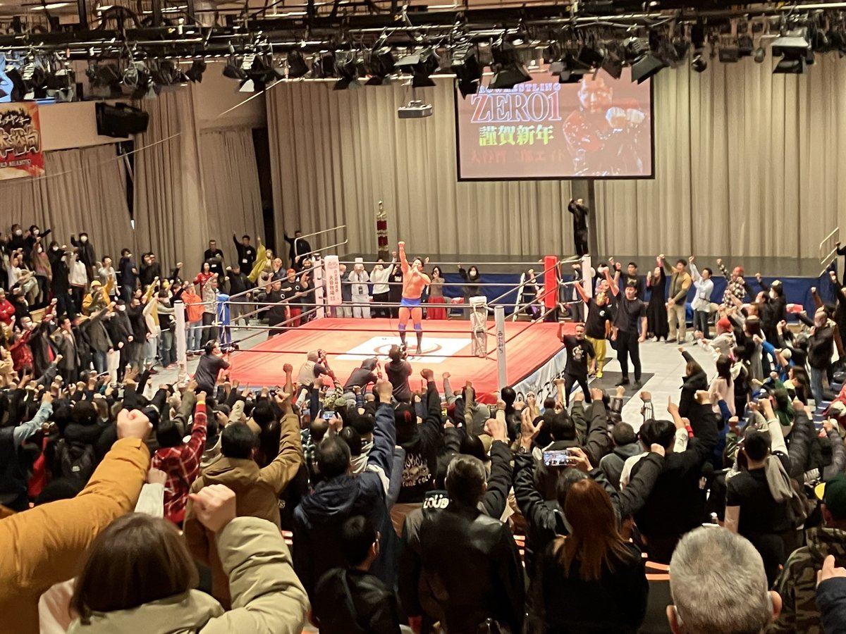 abe_fuminori's tweet photo. 元日といえばZERO1。今年も出られる事に感謝。

形はどうであれ、大谷さんのテーマ曲が流れて赤いキャンパスがあればそこのリングは間違いなくZERO1。

今日闘った斎藤選手は側から見ればまだ未熟かもしれませんがとにかく必死でした。

ちょっぴりゴタゴタで必死で一生懸命こそZERO1！
#pwzero1 https://t.co/1H8ErYwQOn