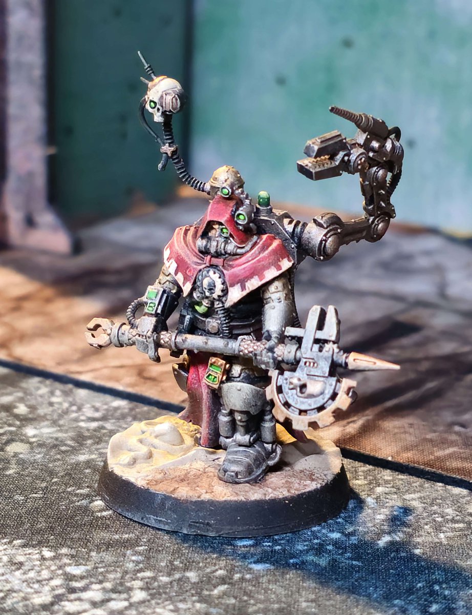 Sarvtron's tweet photo. First time ever painting an admec anything... how'd I do? I think I'll name him Pasqual #WarhammerCommunity #warhammer40k #warhammerart #admec #wh40k #Roguetrader https://t.co/H4KJcp7AfM