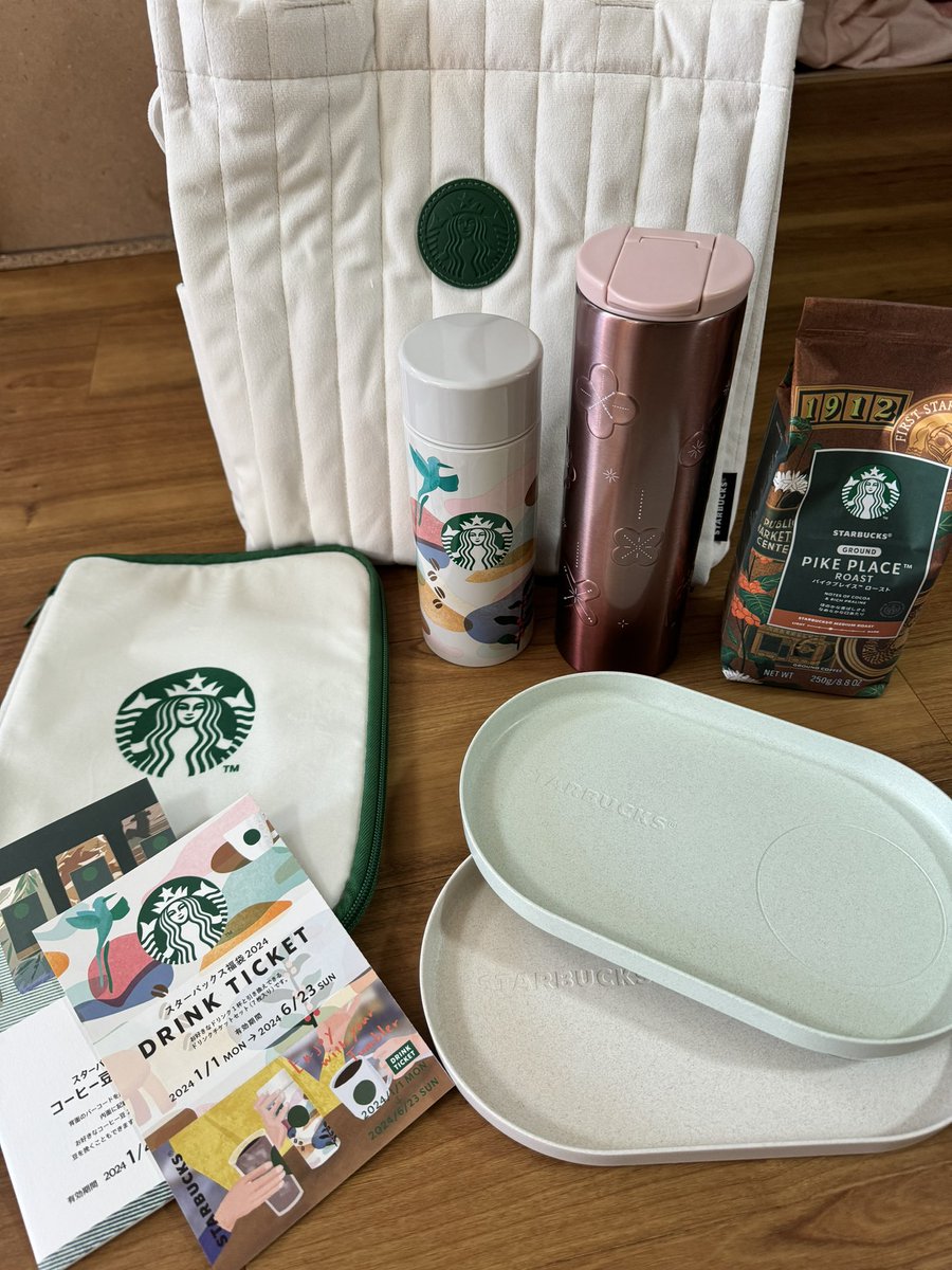 X0M1kaN0X's tweet image. 今年のスタバ福袋✨タンブラー2個は嬉しい☺️
#スターバックス
#スタバ
#福袋