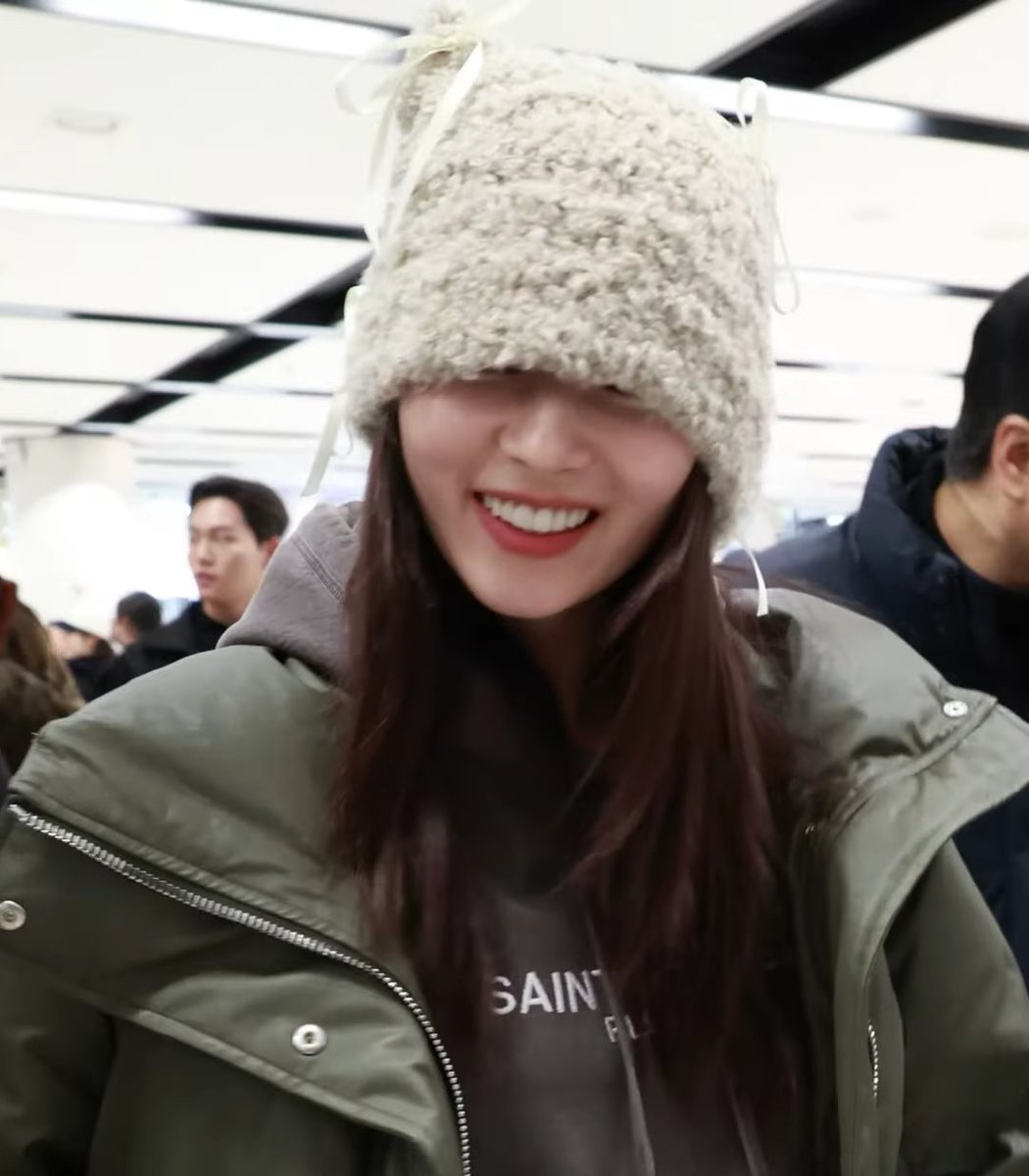 MINA GOT A HAT TOO OMG, DID SAKURA MAKE HATS FOR ALL OF MISAMO? 🥺