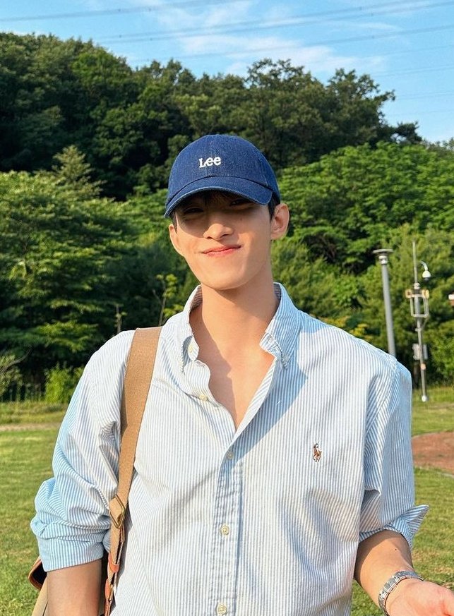 dksjcrumbs's tweet photo. #dksj in blue ��️ https://t.co/N3nhShT3NV