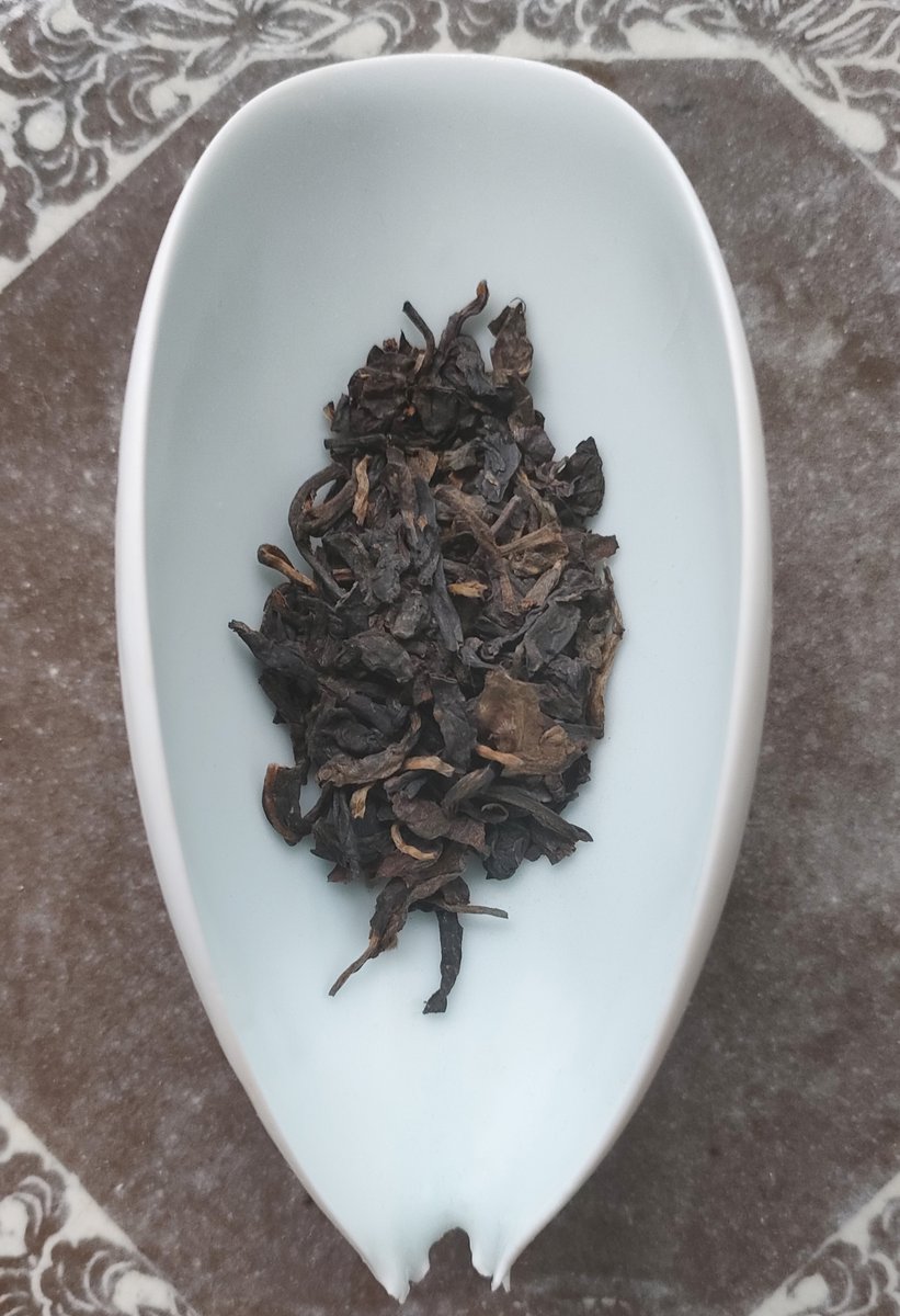 akio121's tweet photo. 本日のお茶 元旦
2003 Spring wild Yi Wu Pu Er Qizi Bing Cha #TeaMasters
増沢菊花文茶壺
本金連枝馬蹄杯4
国際景徳鎮試験場
18、36、60、180s
元旦のお茶。良い感じの熟成、柔らかな茶気が熟成した風味とともに体を巡り、内と外とが呼吸を通じ循環している。良い年になりますように。
#茶日記 https://t.co/gGeq2VIVNs