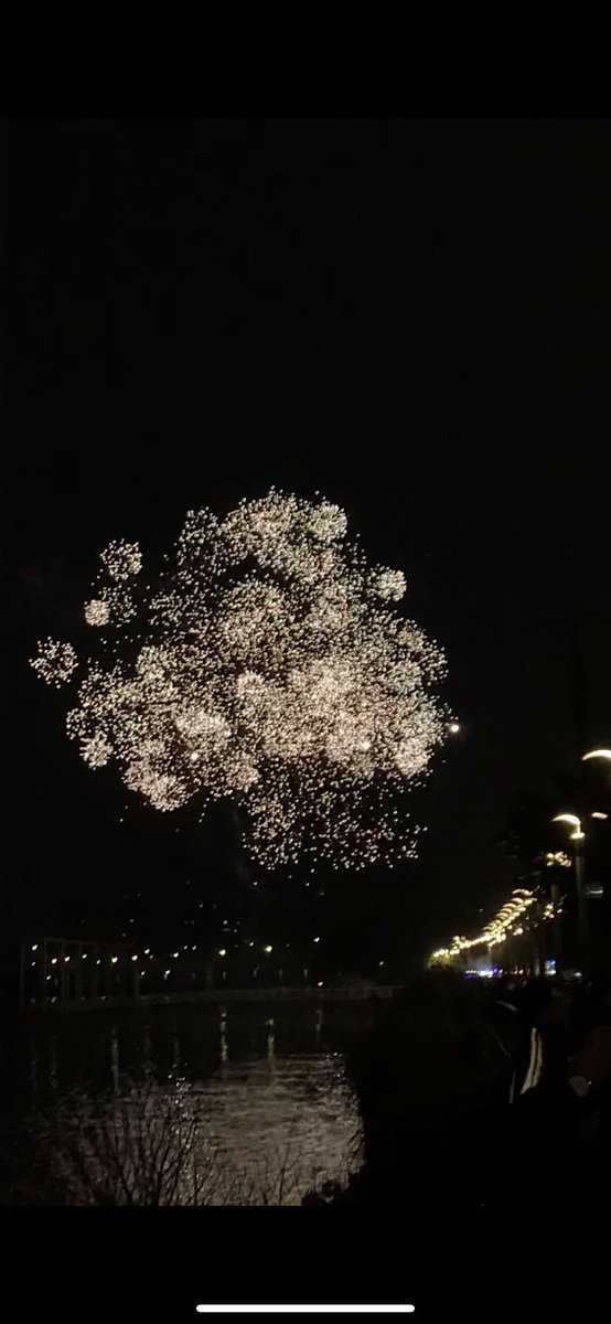 Lucu2xT's tweet photo. 新年快樂🎆🍾️ https://t.co/CBhpjWghlX