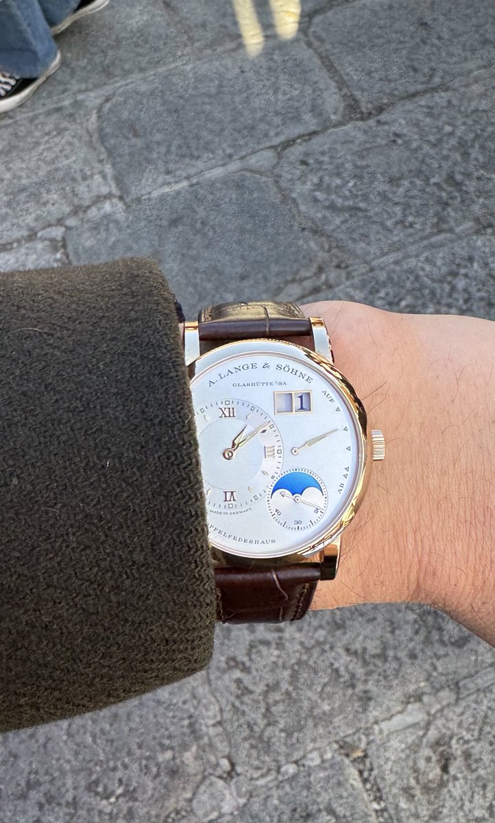 yasuwatch's tweet photo. あけましておめでとうございます！
今年もどうぞよろしくお願いします☺️

元旦はランゲ1で初詣
初めて西新井大師に来ましたけど激混みですね😇
でも快晴で気持ちいいです✨ https://t.co/QMfPYNYGZm