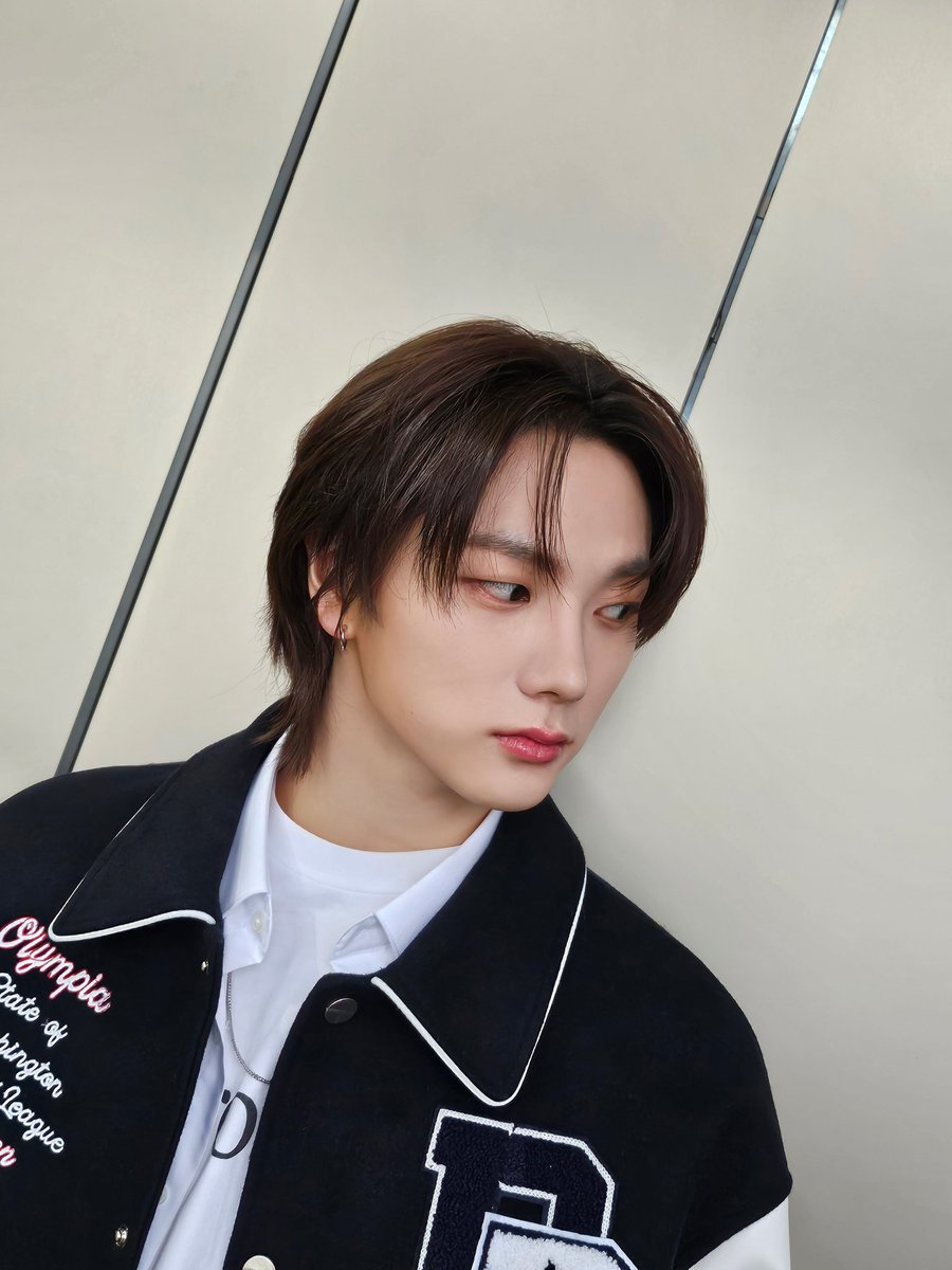 BOYNEXTDOOR_twt's tweet photo. My first post in ✨️2024✨️

#BOYNEXTDOOR  #보이넥스트도어
#SUNGHO #성호 #HappyNewYear2024 https://t.co/NL3KsBtbaZ