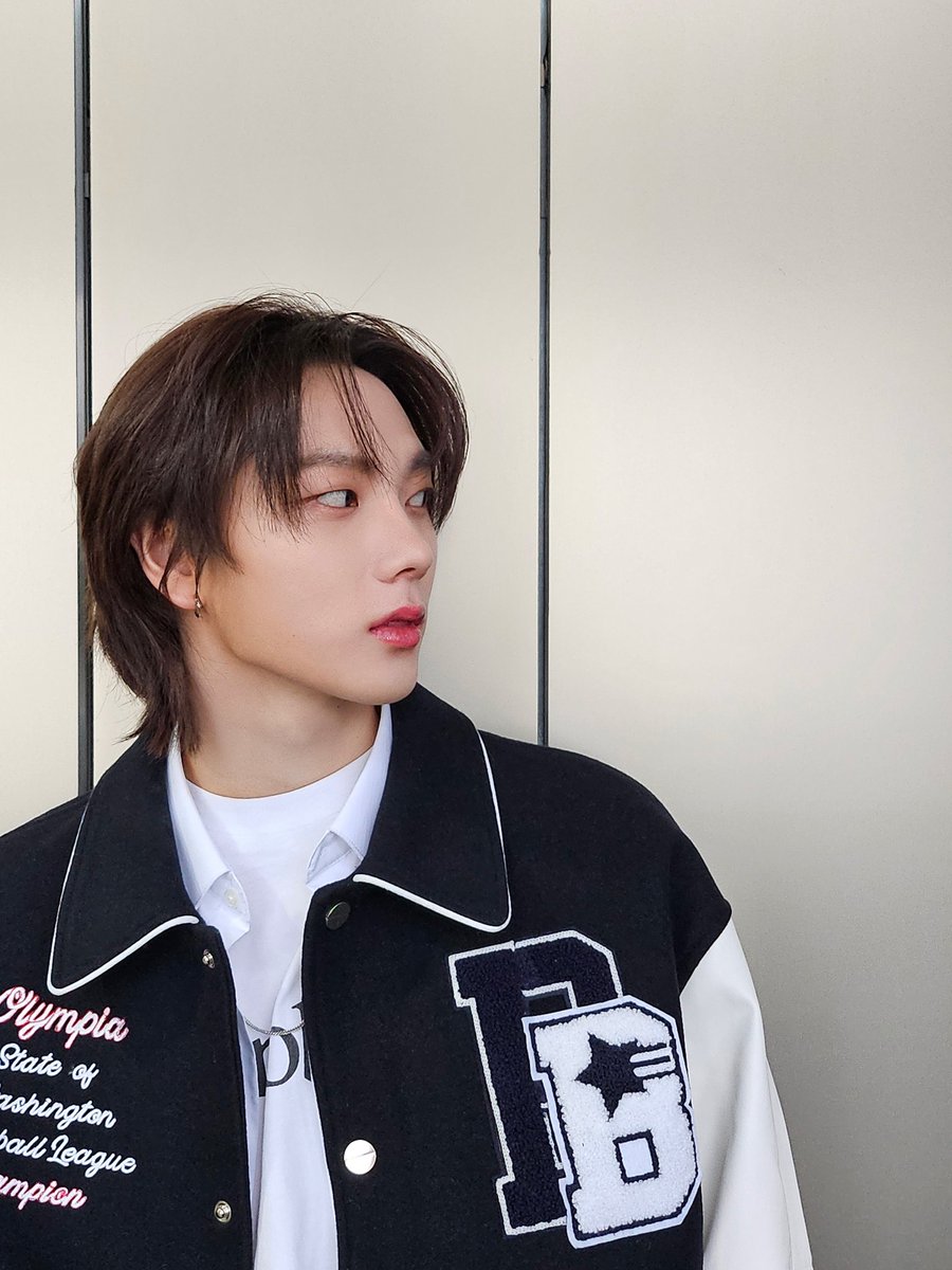 BOYNEXTDOOR_twt's tweet photo. My first post in ✨️2024✨️

#BOYNEXTDOOR  #보이넥스트도어
#SUNGHO #성호 #HappyNewYear2024 https://t.co/NL3KsBtbaZ