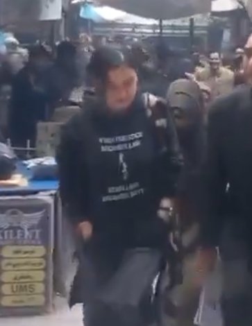 صنم جاوید کو آج عدالت پیشں کیا گیا صنم جاوید نے عمران خان والی شرٹ پہنی ہوئی تھی
مریم نواز کے خلاف الیکشن لڑوں گی