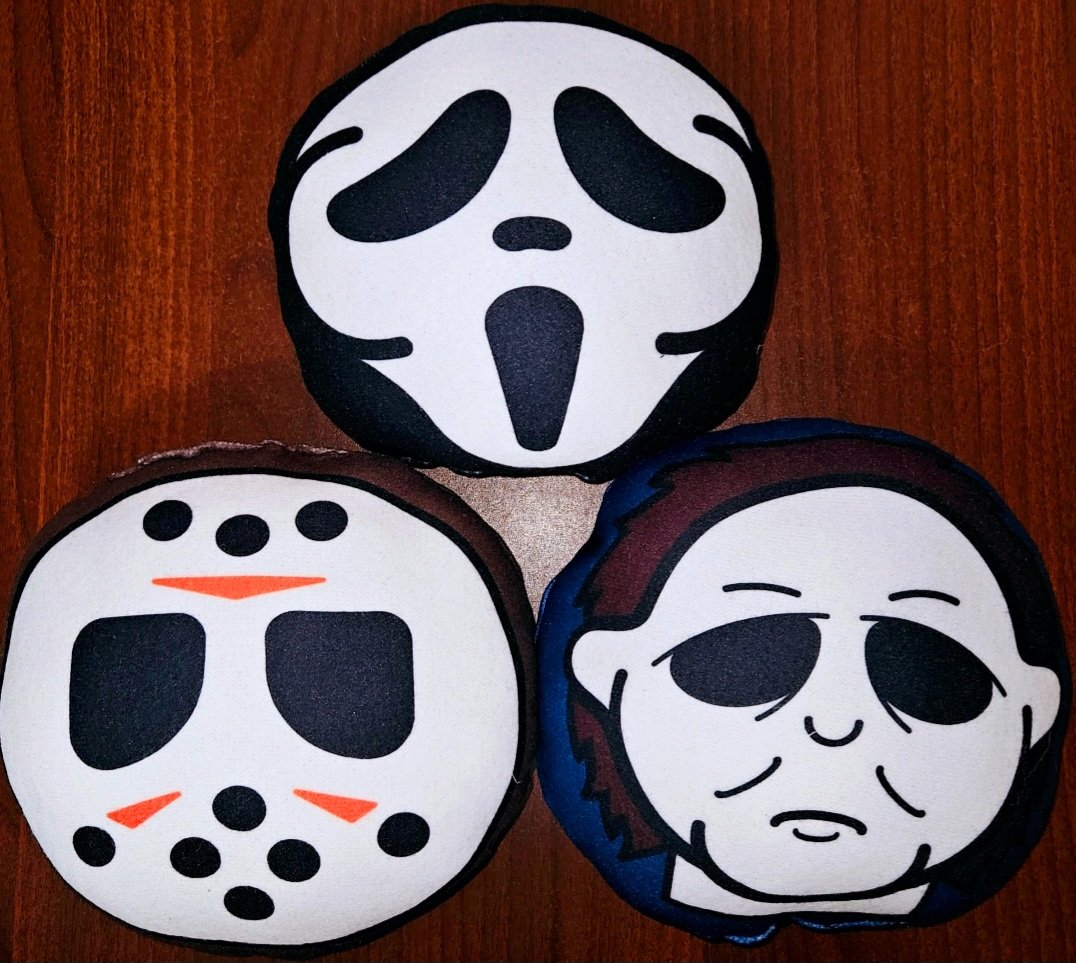 🩸 GIVEAWAY 🩸 Horror Community, I'm giving away a Ghostface, a Jason Voorhees, and a Michael Myers plush mini pillow to three lucky winners! 🔪 How to enter: Follow me, Like, Repost, Comment which plush you want! 🎞 Ends: January 31st, 11:59pm EST 🕛 ⬇️ Important Details ⬇️…