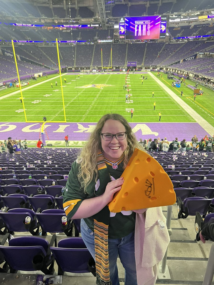 Lharrold17's tweet photo. @JaydenReed5 Thanks for signing my cheesehead after the game!! GO PACK GO! Happy New Years, Jayden! 💚💛💚 https://t.co/SAA8uG0VzL