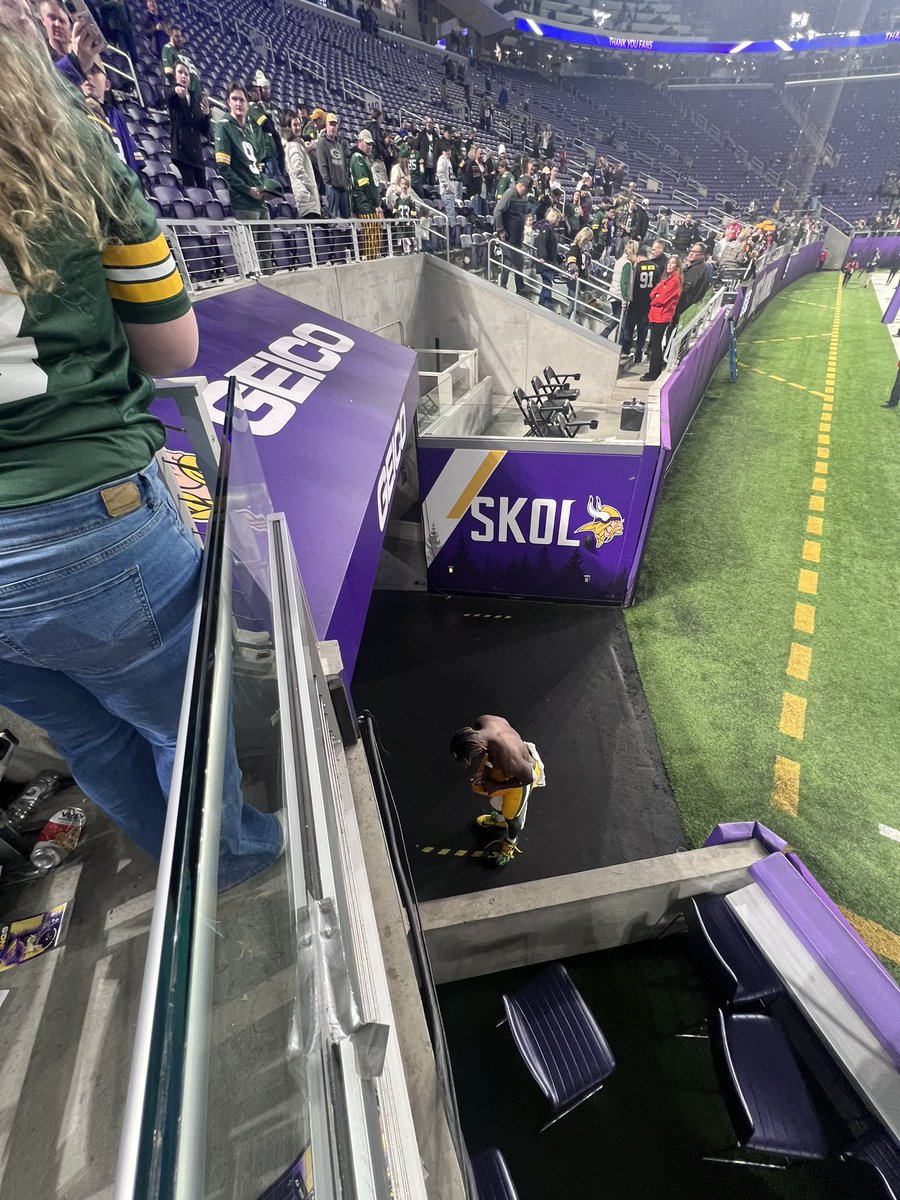 Lharrold17's tweet photo. @JaydenReed5 Thanks for signing my cheesehead after the game!! GO PACK GO! Happy New Years, Jayden! 💚💛💚 https://t.co/SAA8uG0VzL