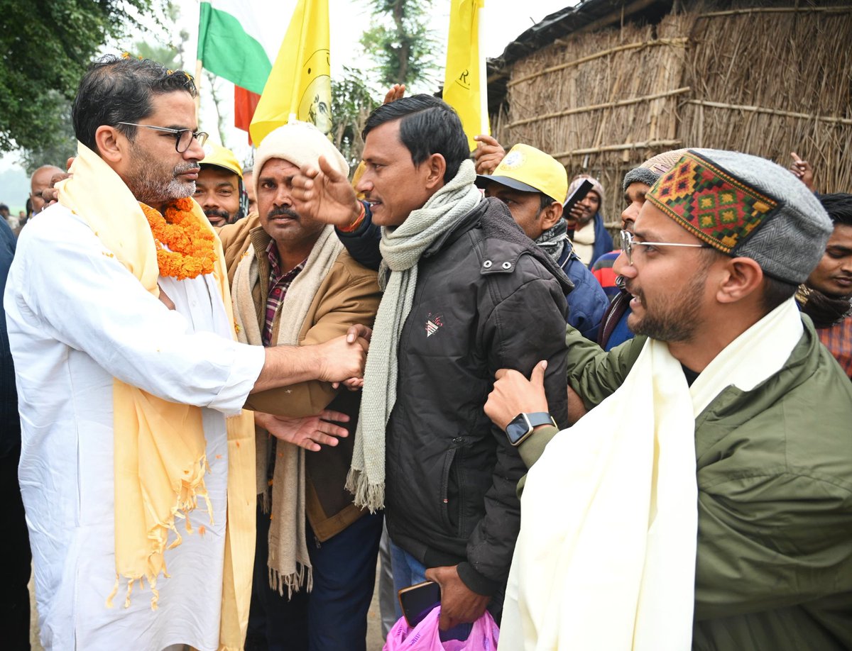 vikaspbhardwaj's tweet photo. जहाँ पहुँच के क़दम डगमगाए हैं सब के,
उसी मक़ाम से अब अपना रास्ता होगा
- आबिद अदीब
2023❤️ https://t.co/9nuryDMlAU