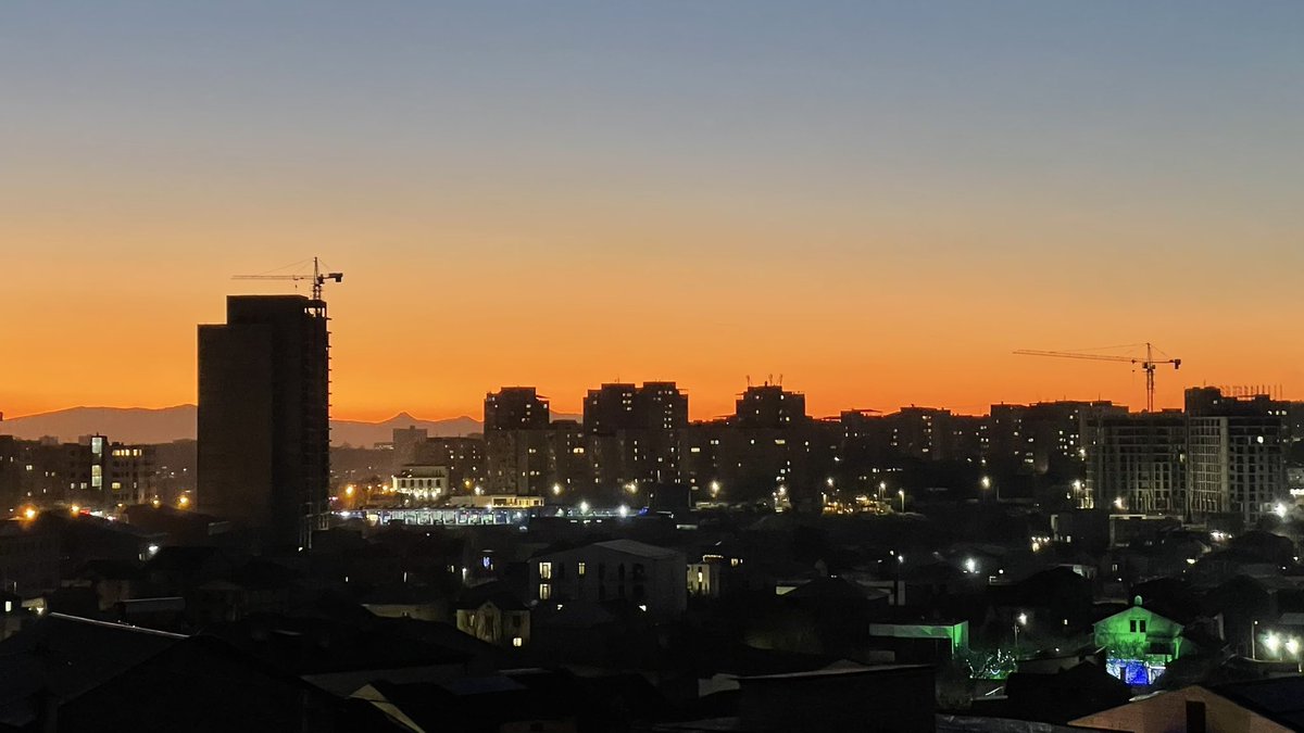 HasmikMar's tweet photo. My sunset at New Year’s Eve is promising. Let’s hope that more Armenians will repat, and more will visit Armenia and much less will immigrate in 2024.
Happy New Year from Armenia 🇦🇲🎆 https://t.co/8rq0ULWAIS