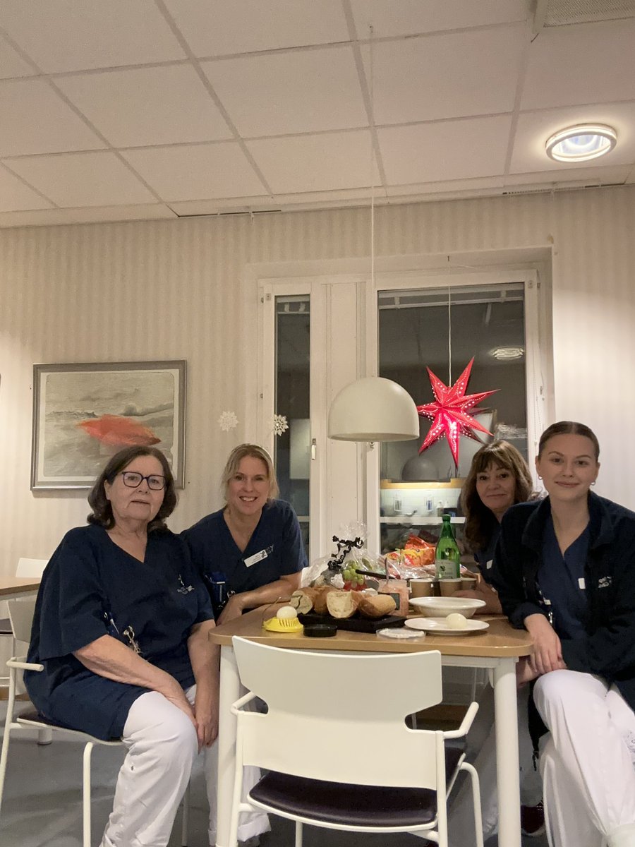 Vi hälsar gott nytt år till er allihopa! 🥳 Nu har man checkat ut efter en hel helg och nyår med nattjobb på akuten!