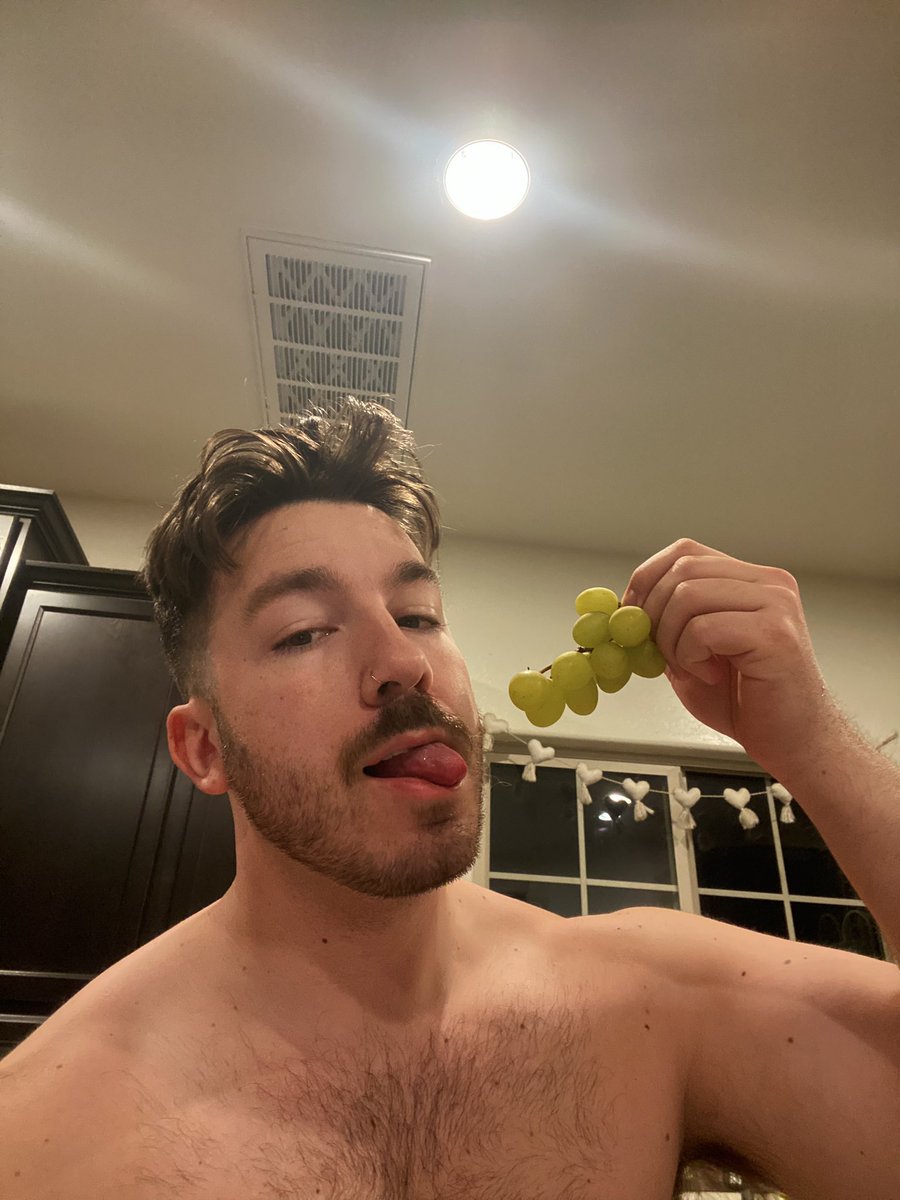 codyjohnathan's tweet photo. happy new year https://t.co/ujlZJaeZ1i
