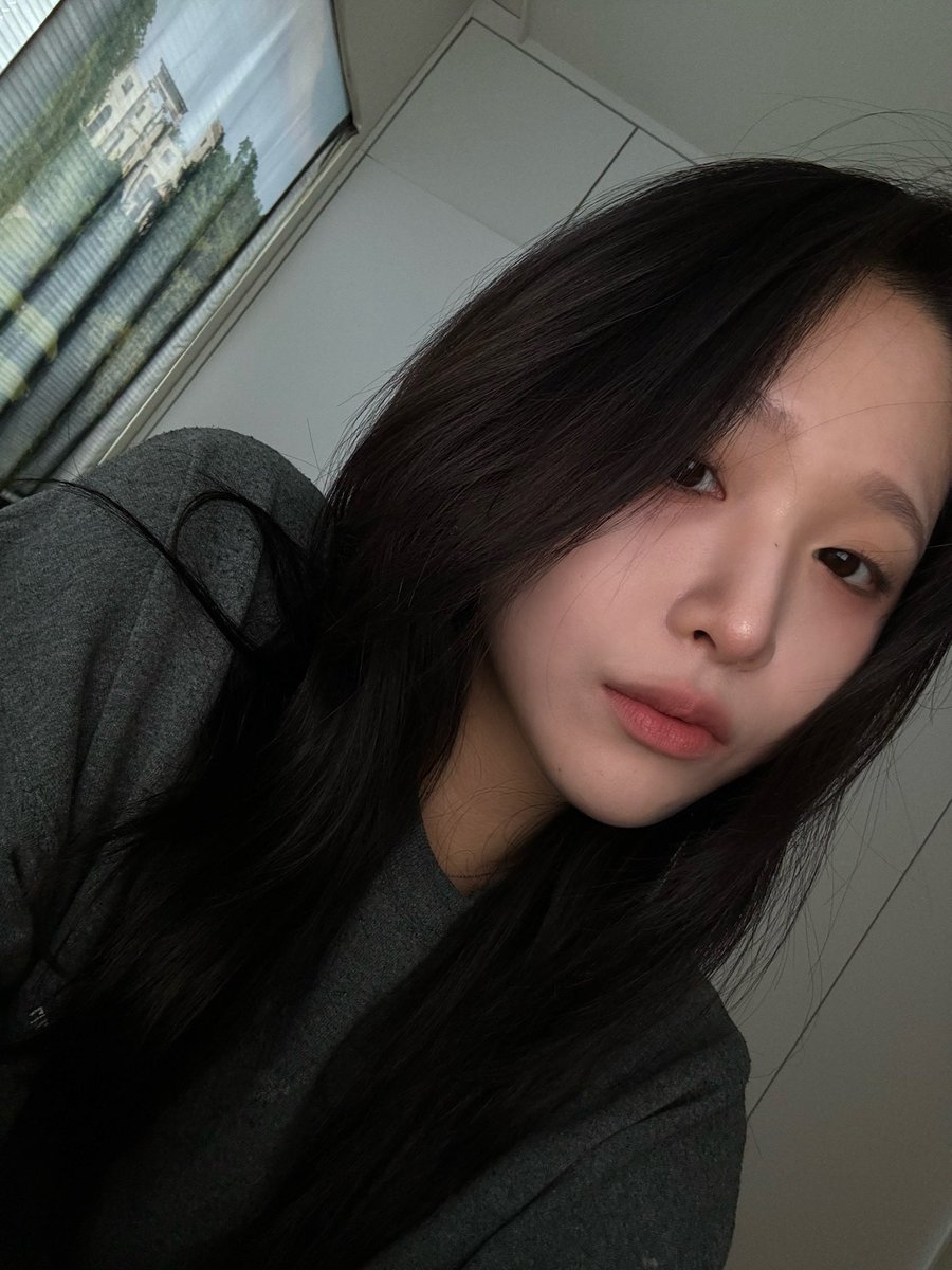 #광고 #RT
클리오에서 신상 쿠션, 스킨픽서쿠션을 보내주셨어요!
커버가 얇고 섬세하게 되고 , 모공 요철도 깔끔하게 커버 되더라고요◦◦◦ ☁️ 컬러는 총 다섯가지로 제가 사용한 컬러는 21c 입니다︎︎🪄◝✩
rt 추첨으로 3분께 21N 컬러를 보내드립니다 🌨️
#클리오킬커버스킨픽서쿠션